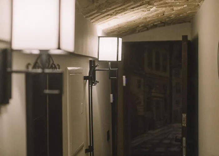 Photographer Rudolf's - Ground Floor With Separate Entrance Apartment *